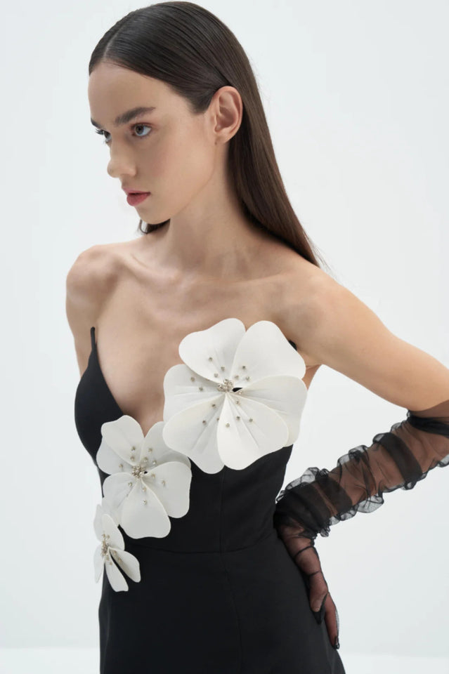 White Flower Embellished Maxi Dress | Dress In Beauty White Flower Embellished Maxi Dress | Dress In Beauty