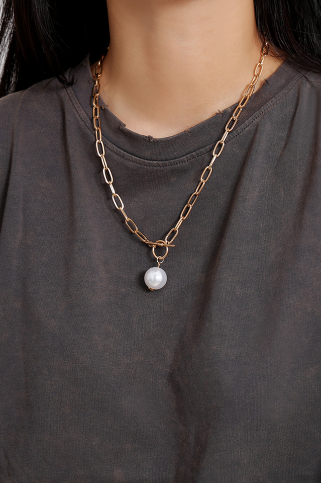 Faux Pearl Pendant Chain Necklace - Dress In Beauty