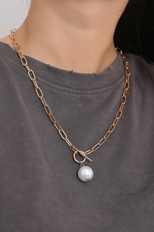 Faux Pearl Pendant Chain Necklace - Dress In Beauty